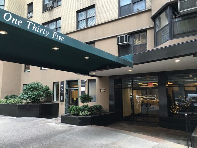 Foto del edificio - 135 E 54th St