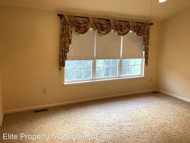 Building Photo - 2 br, 2.5 bath House - 2112 Maple Crest Blvd