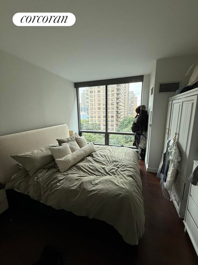 Foto del edificio - 200 W 67th St