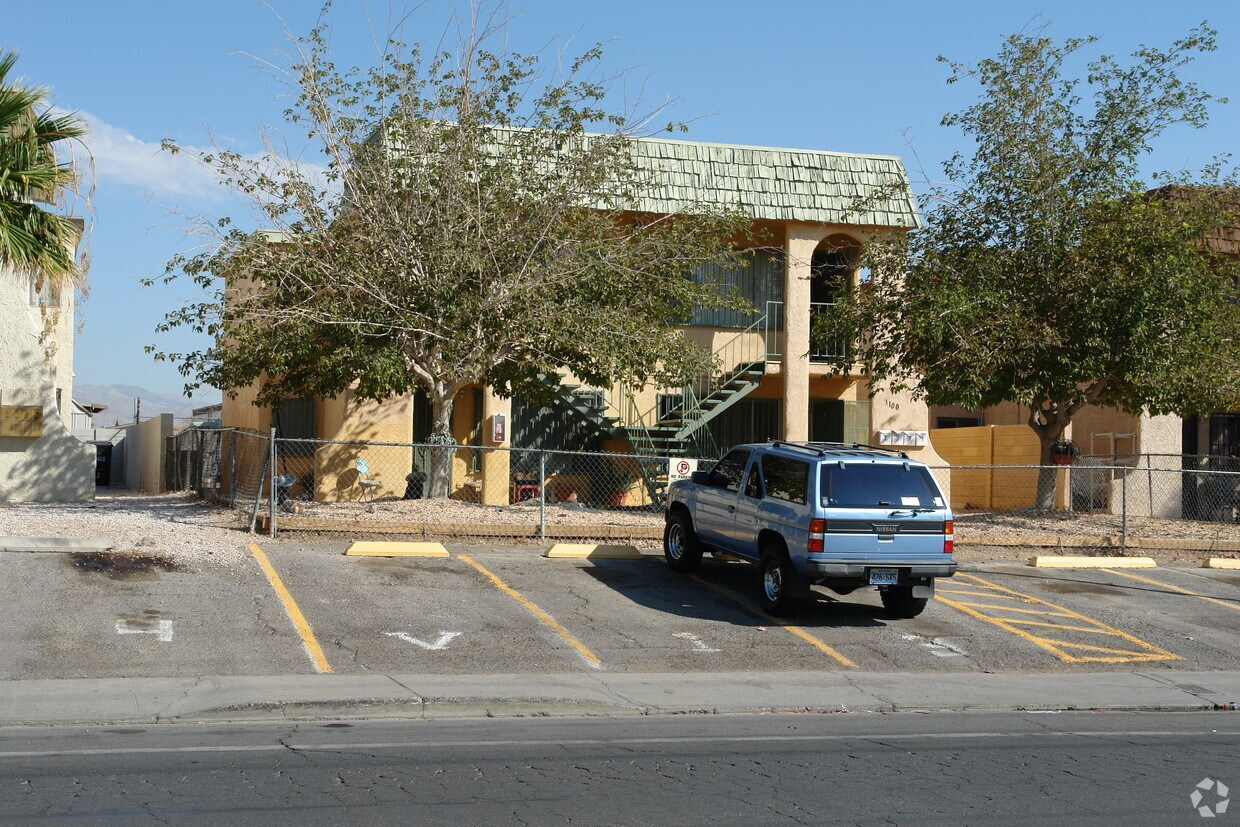 Building Photo - 3100 E Carey Ave