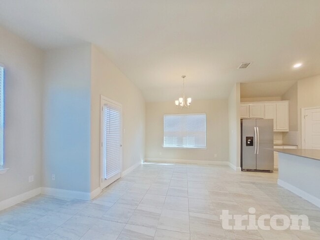 Building Photo - 1340 Beach Dr