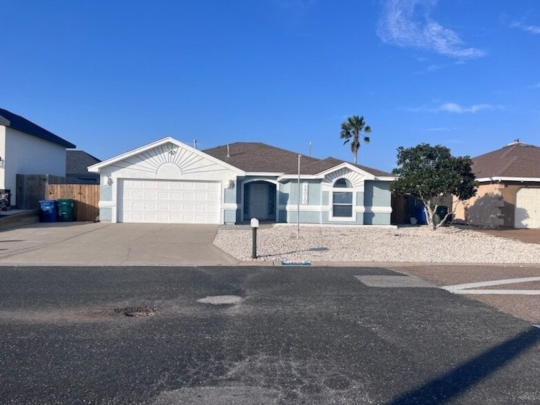 Primary Photo - 14010 Hawksnest Bay Dr
