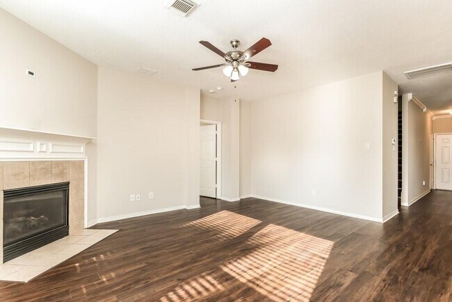 Building Photo - 910 Ballardwood Ct