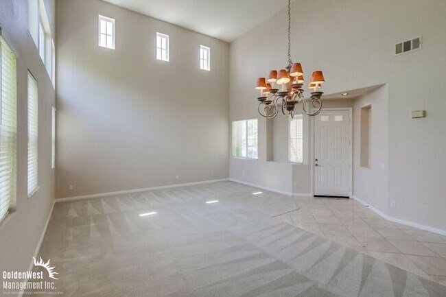 Building Photo - Gorgeous 4Bdm 2.5Ba Two-Story Home in San ...