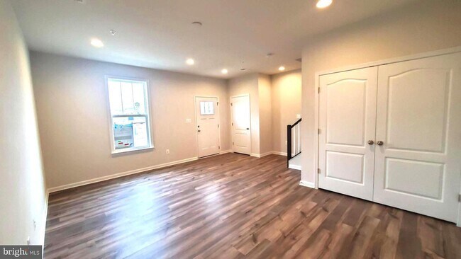 Building Photo - 6111 Lemon Grass Ln
