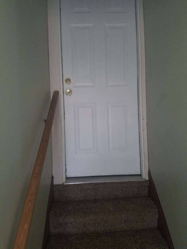 Building Photo - 2 Story Apartment!