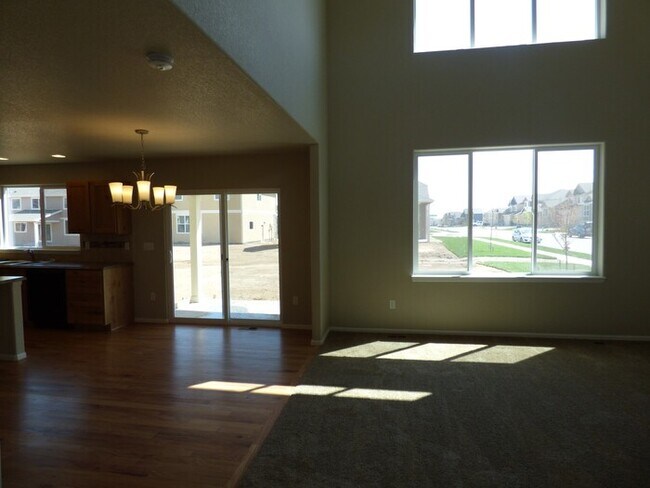 Foto del edificio - Lovely 2 Story Home in Windsor's Raindance Community! Corner Lot!