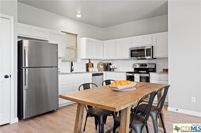 Building Photo - 809 Meiomi Dr