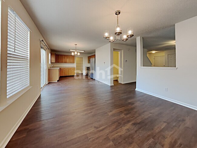 Building Photo - 10890 Clear Spring Dr