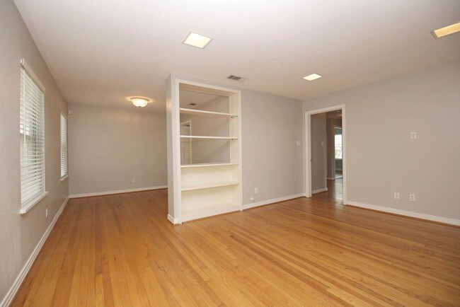 Building Photo - 3222 Elmridge St