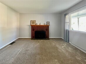 Building Photo - 406 Sharr Ave