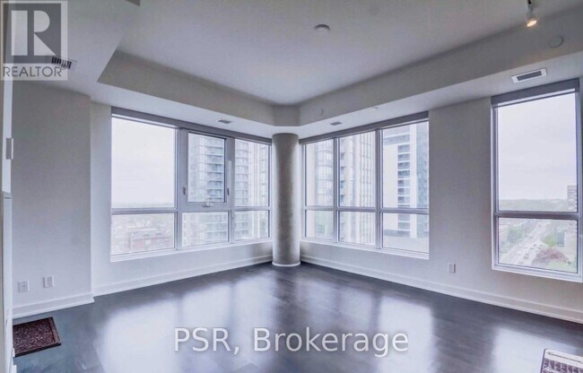 Photo du bâtiment - 501 St Clair Ave W