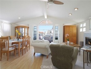 Building Photo - 440 Marine Pl