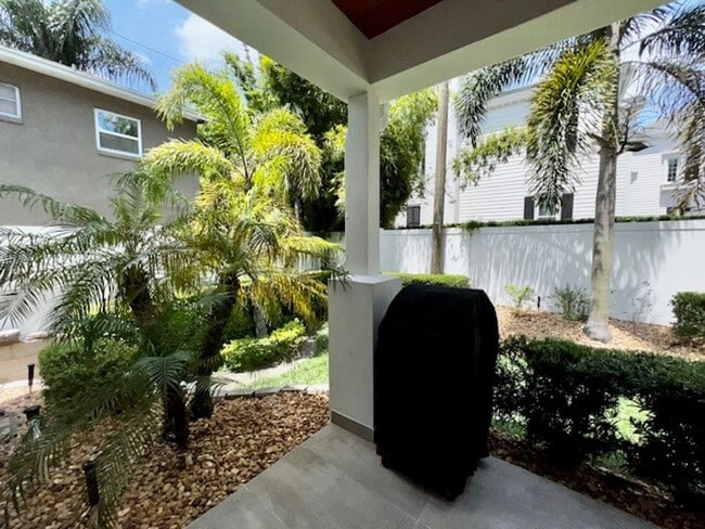 Building Photo - UPSCALE IMMACULATE GATED COLLEGE PARK 3x3....