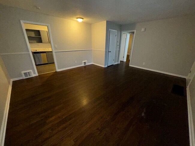 Building Photo - Adorable 4 Bedroom home in Raytown!