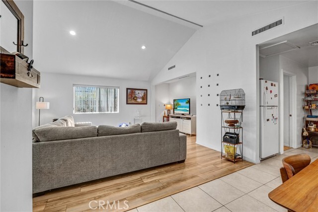 Foto del edificio - 4921 Newcastle Ave