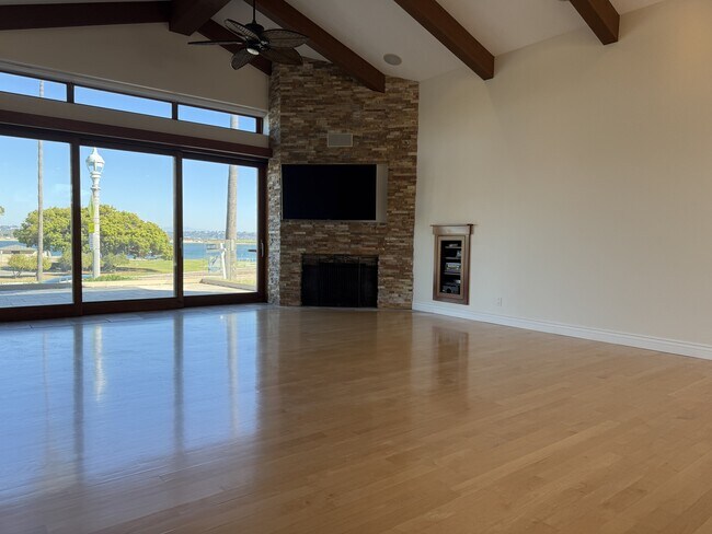 Foto del edificio - 3522 Crown Point Dr