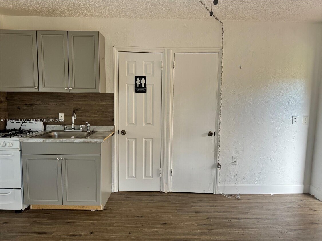 1743 Moffett St Unit 7, Hollywood, FL 33020 Room for Rent in