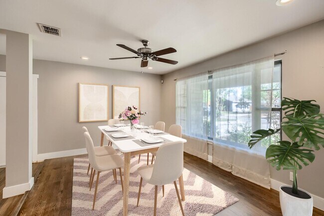 Foto del edificio - Beautifully updated Northwood home near Northridge Park