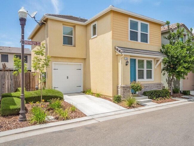 Foto del edificio - Beautiful Town Home in Clovis