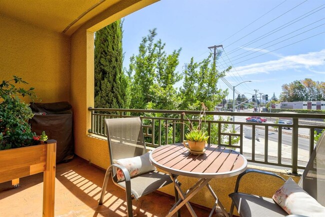 Building Photo - SAN JOSE - well appointed condo with premi...