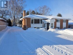 Building Photo - 398 Kingsway St