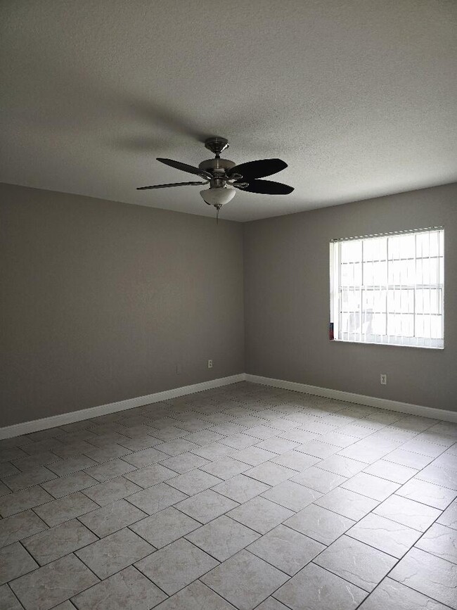 Building Photo - 1406 White Pine Dr