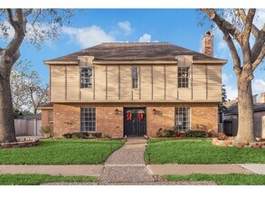 Building Photo - 15302 La Mancha Dr