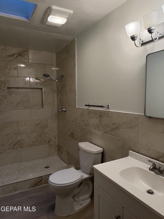 Building Photo - 277 Vista Rio Cir