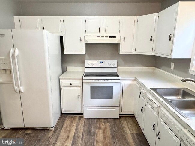 Building Photo - 814 Sledgehammer Dr