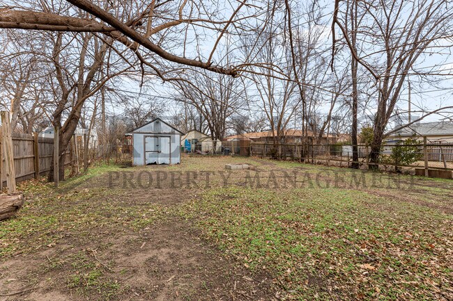 Foto del edificio - 1912 N Hood St