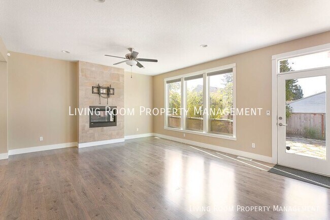 Building Photo - 4BR/2.5 BA Modern Stunner - Move in Ready!