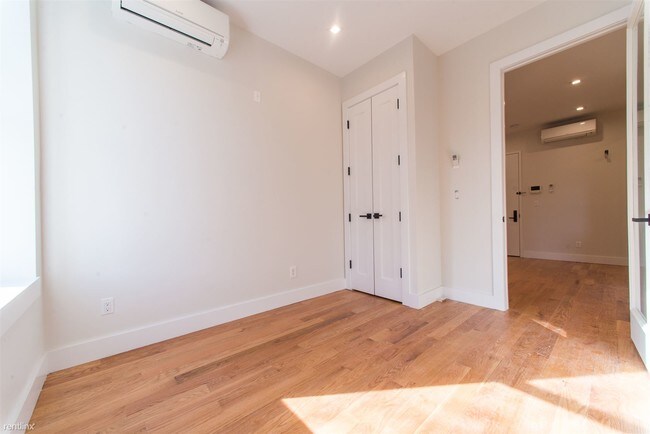 Foto del edificio - 2 br, 1 bath Apartment - 235 S 4th St 3A