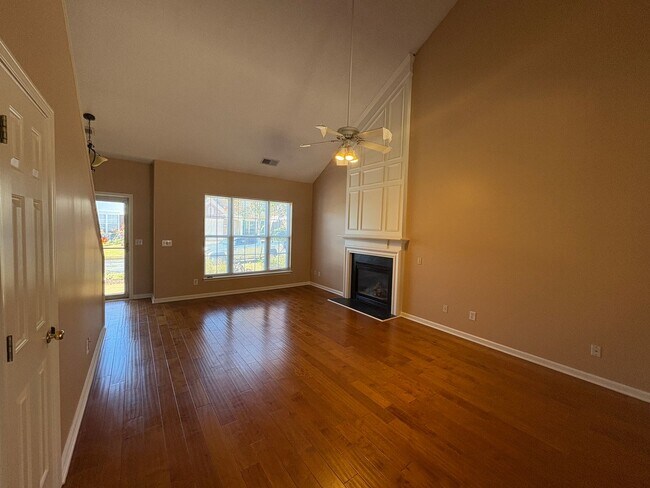 Foto del edificio - 3/2.5 Townhome Available Now!