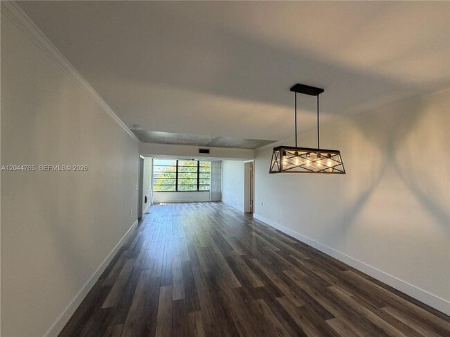 Building Photo - 1705 Whitehall Dr