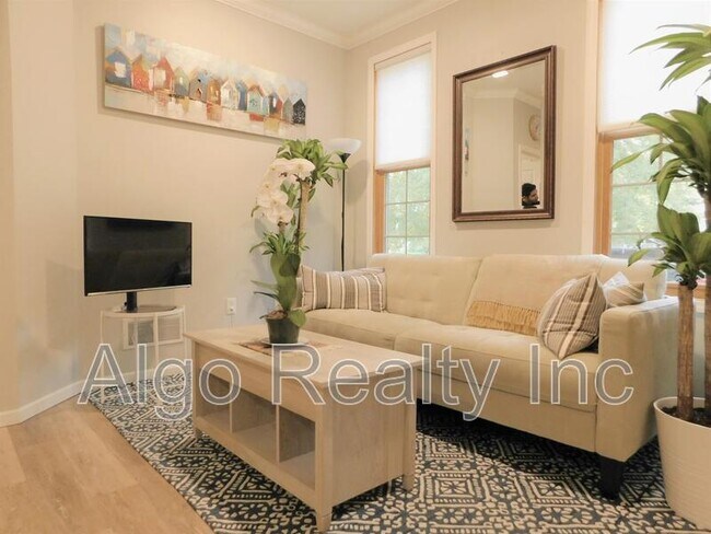 Foto del edificio - 2412 Harriet Ave
