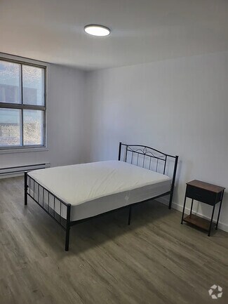 Building Photo - 4055 Boul Saint Laurent