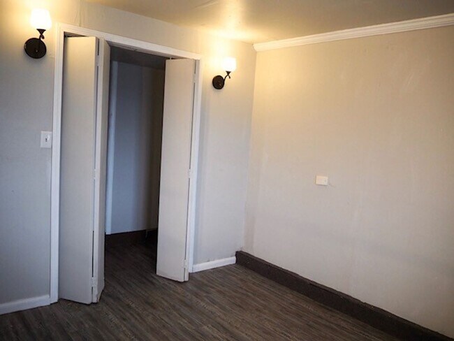 Building Photo - 2 br, 1 bath House - 1233 N Goff Ave.