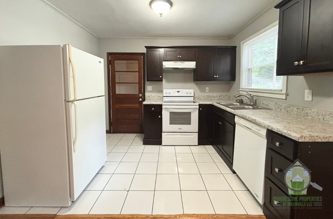 Building Photo - 206 Von Hollen Dr