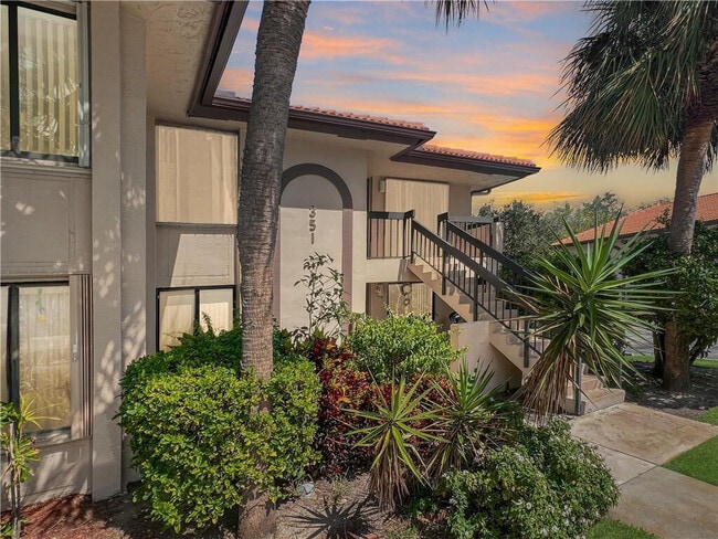Building Photo - 351 Club Cir