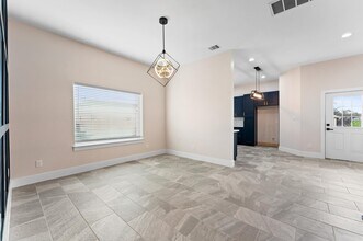 Building Photo - 1906 Dismuke St