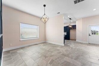 Building Photo - 1908 Dismuke St