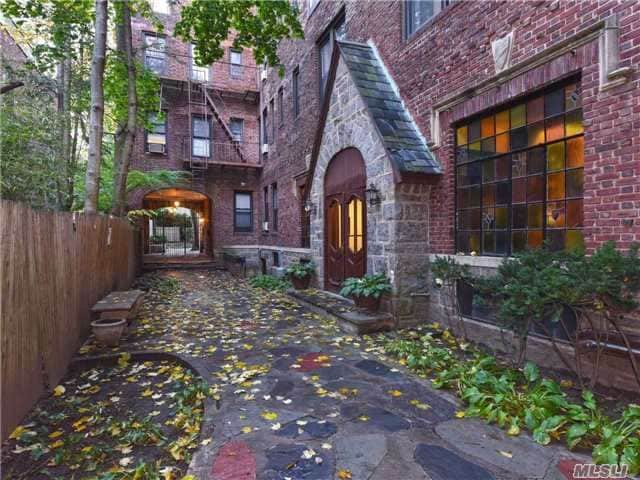 Building Photo - 1 Hillside Ave