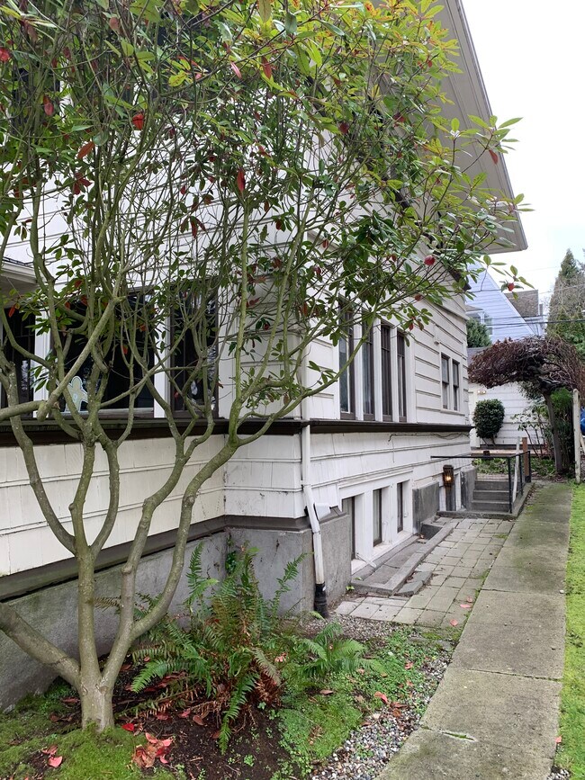 Foto del edificio - 5011 18th Ave NE