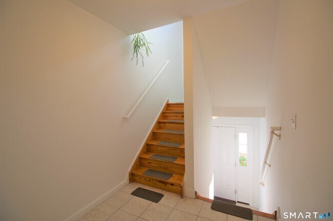 Building Photo - 125 Thorniley St