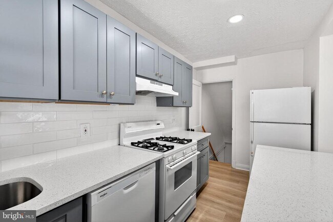 Foto del edificio - 1870 Yakona Rd