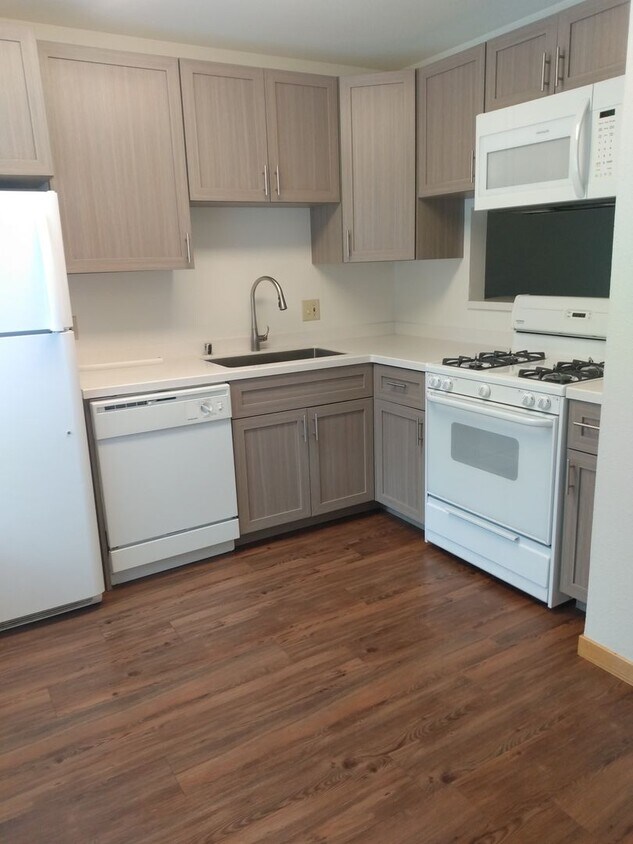 Foto principal - 2626 S Stoughton Rd