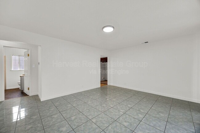 Foto del edificio - 16385 Gordon Way