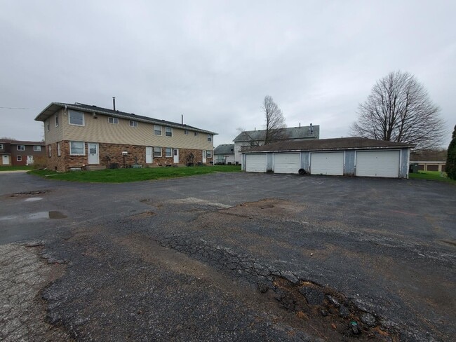 Building Photo - 32-46 Manor Drive - 42