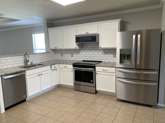 Kitchen with upgraded appliances - 11746 Deer Mill